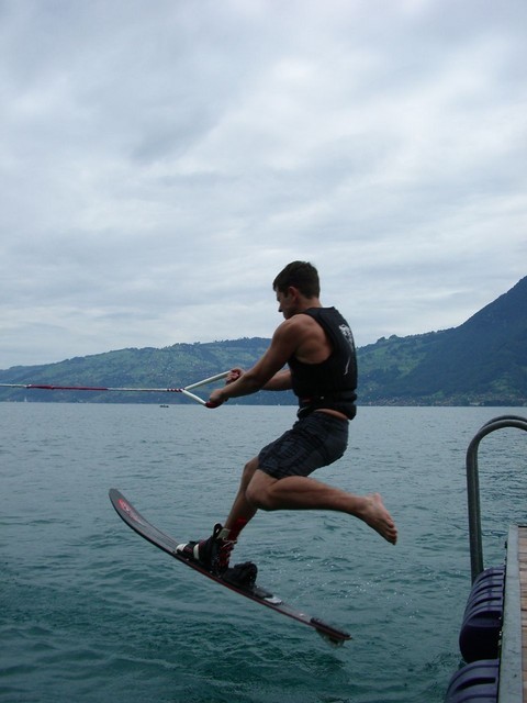 Sprungstart aufgenommen von der Sandra (weitere Bilder auf http://www.mcthunersee.ch/gallery/ )