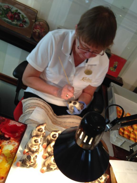 Marzipan: StÃ¼ck fÃ¼r StÃ¼ck handbemalt.